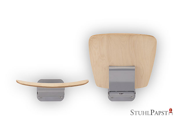 Eingeklappter Wandsitz Modell VICTOR aus hellem Holz an einer minimalistischen Wand montiert.