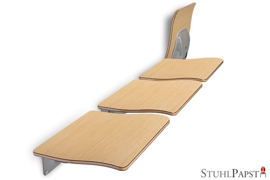 Moderner Wandsitz aus echtem Holz von Stuhlpapst, elegant an einer hellen Wand montiert.